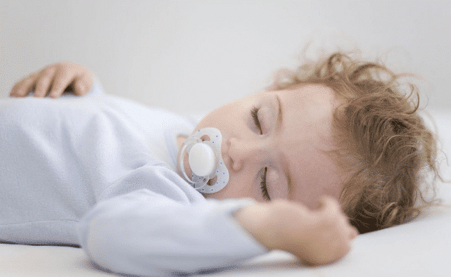 Sleeping-With-Pacifier-
